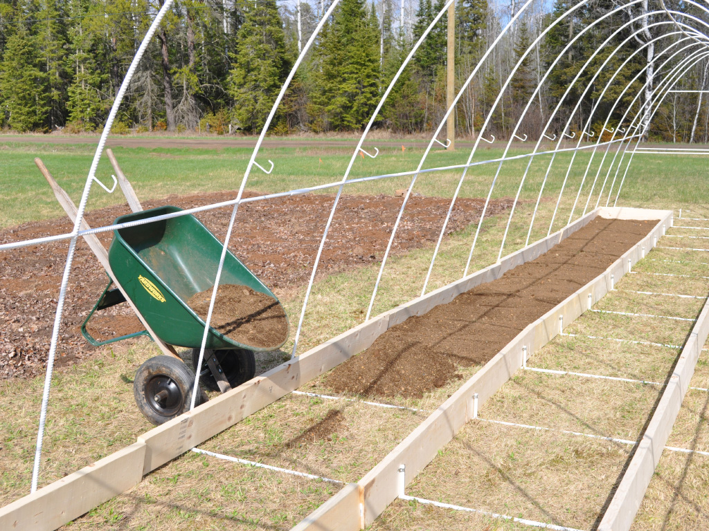 Modular Rebar GreenHouse - raised bed soil